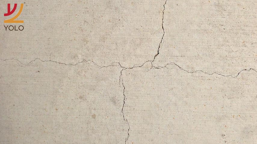 nứt tường vết chân chim